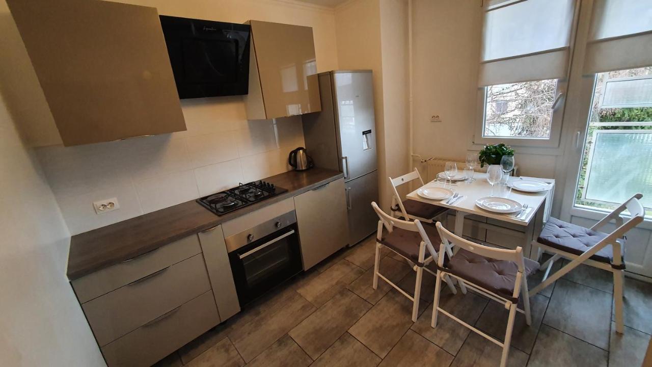 Appartement Avec Parking Gratuit Proche De Village De Marque Bourgoin-Jallieu 외부 사진
