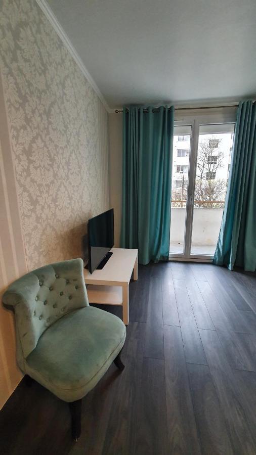 Appartement Avec Parking Gratuit Proche De Village De Marque Bourgoin-Jallieu 외부 사진